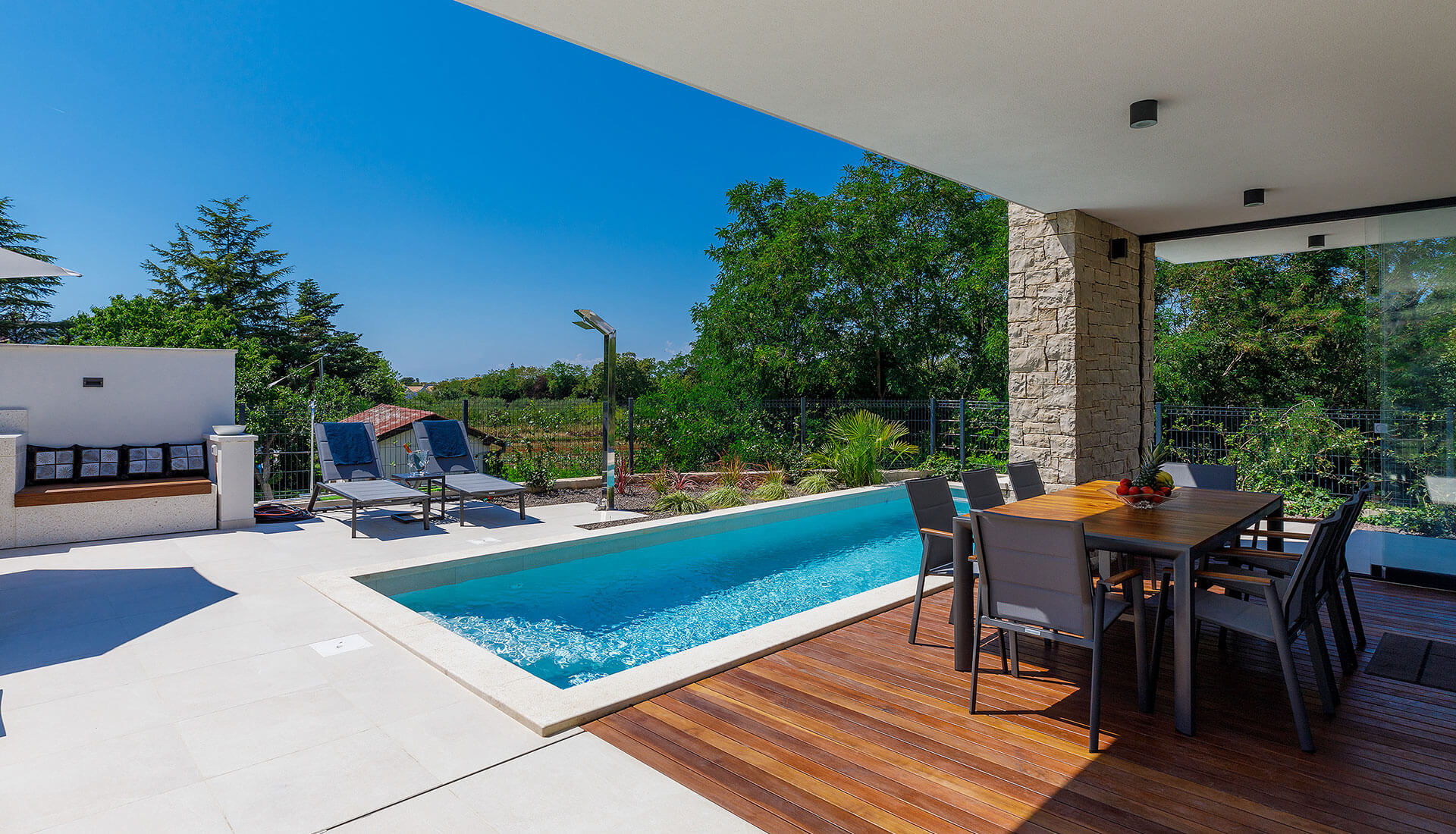 Nakup in prodaja nepremičnine sta lahko zapletena in stresna. Tukaj sem zato, da vam vse skupaj poenostavim.