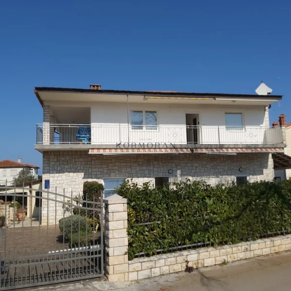 Samostojeća kuća sa 12 app