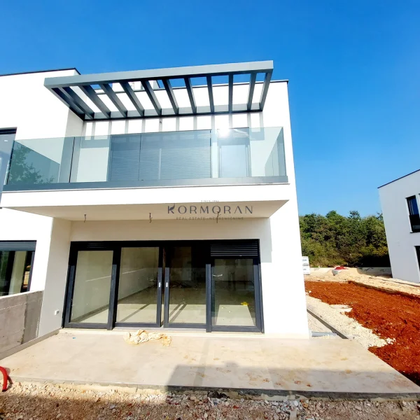 Novogradnja u Karigadoru – 350 m od mora